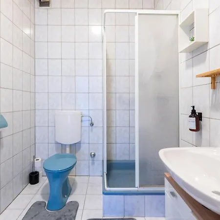 Coy - Comfortable & Work Smart Apartman