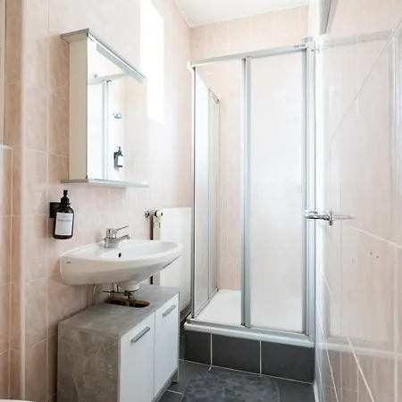 Coy - Comfortable & Work Smart Apartman