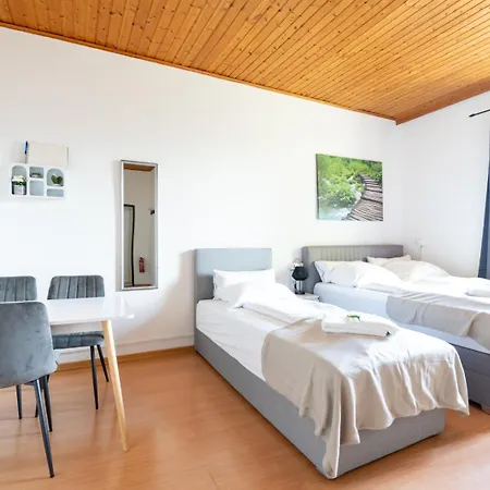 Coy - Comfortable & Work Smart Apartman