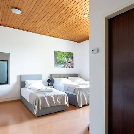 Apartman Coy - Comfortable & Work Smart *