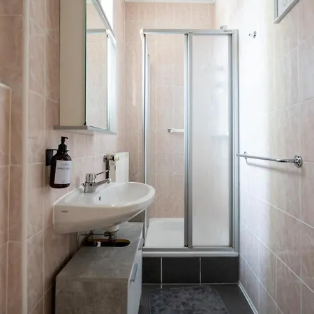 Coy - Comfortable & Work Smart Apartman